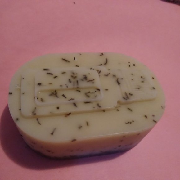 Mango Butter Spearmint &Sandalwood Soap - Picture 1 of 2